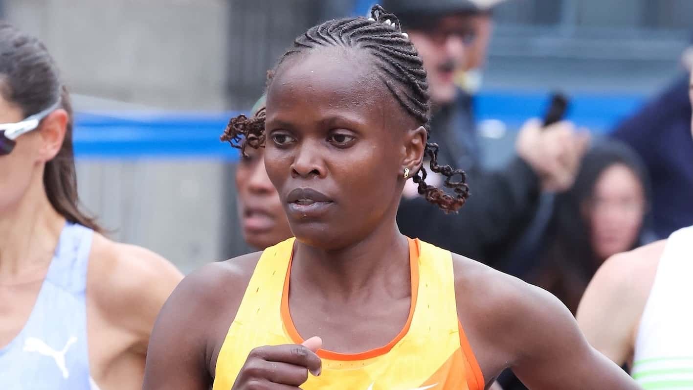 前世界唱片家Brigid Kosgei在漢堡馬拉鬆比賽開始