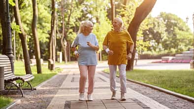 Altes Paar beim Joggen 