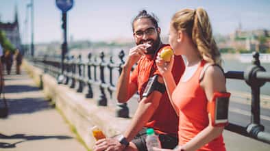 Elektrolythaltige Snacks für Läuferinnen und Läufer