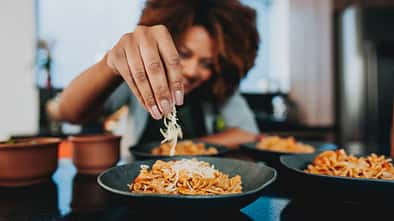 Carb Cycling: zyklischen Anpassung der Kohlenhydrataufnahme an die körperliche Aktivität.