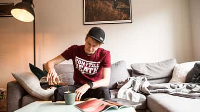 Beim Intervallfasten wird beispielsweise 16 Stunden täglich nicht gegessen – Kaffee zum Frühstück ist dabei aber erlaubt. 