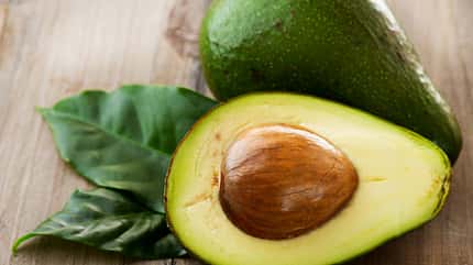 Eine halbe Avocado enthält circa 12 Mikrogramm Biotin