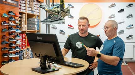 Boris und sein Vater Frank arbeiten im Laufladen Erfurt seit fünf Jahren vertrauensvoll miteinander. Boris und sein Vater Frank arbeiten im Laufladen Erfurt seit fünf Jahren vertrauensvoll miteinander.