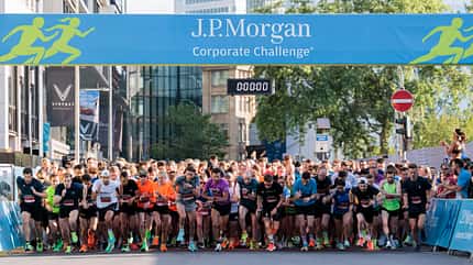 Die J.P. Morgan Corporate Challenge in Frankfurt, der größte Firmenlauf in Deutschland.
