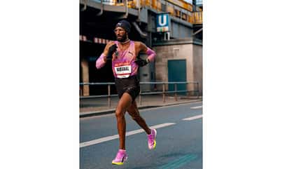 Amanal Petros bei seinem Rekordlauf beim Berliner Halbmarathon
Puma FastR Nitro