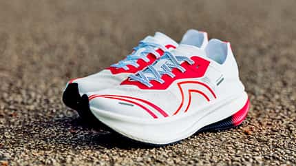 Carbon-Laufschuhe von CRIVIT Ein Paar der nagelneuen Carbon-Laufschuhe von CRIVIT.