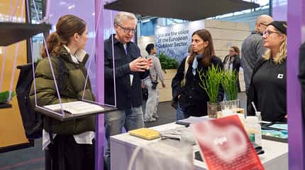 Rohstoffe für biobasierte Bekleidung zum Anfassen gab es im Material Lab der ISPO, hier Algen. Rohstoffe für biobasierte Bekleidung zum Anfassen gab es im Material Lab der ISPO, hier Algen.
