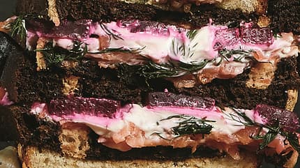 Rezept, Sandwich, Rote Beete, Lachs, Fisch Lachs-Rote Beete Sandwich Rezept Bild