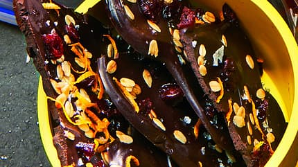 Schokolade, Müsli, Snack, Frühstück Knuspermüsli-Schoko-Ecken als Frühstückssnack