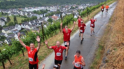 4. Ahrathon 2015 glückliche Läufer bei Regen 4. Ahrathon 2015 glückliche Läufer bei Regen