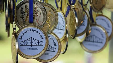 Medaillen beim Berliner Benefiz Lions-Lauf