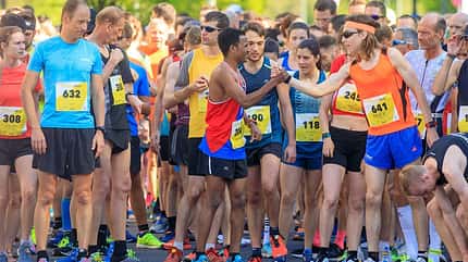 Kurz vor dem Start zum Osterlauf in Neuss Kurz vor dem Start zum Osterlauf in Neuss