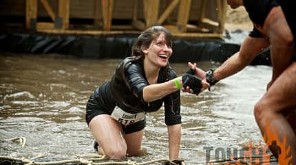 Beim Tough Mudder ist Teamwork gefragt.