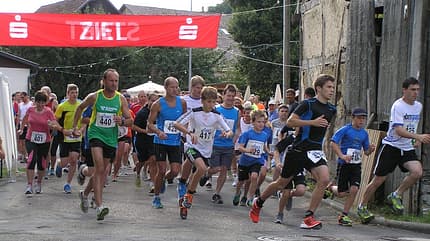 run-and-fun-Lauf Unterginsbach: Start zum 6-km-Lauf