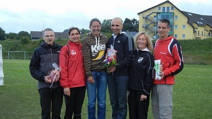 Rakkeschlauf Roetgen: Strahlende Siegerinnen und Sieger im Halbmarathon Rakkeschlauf Roetgen: Strahlende Siegerinnen und Sieger im Halbmarathon