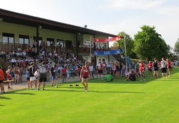 Start-Zielgelände beim Oberilmtaler Hügellauf Start-Zielgelände beim Oberilmtaler Hügellauf