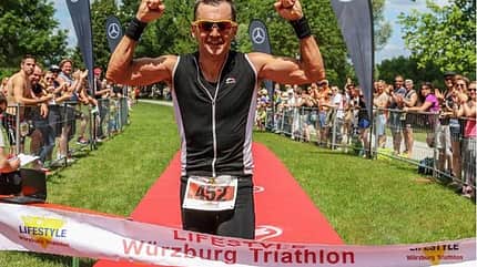 Würzburg-Triathlon: Thomas Hellriegel beim Zieleinlauf Würzburg-Triathlon: Thomas Hellriegel beim Zieleinlauf