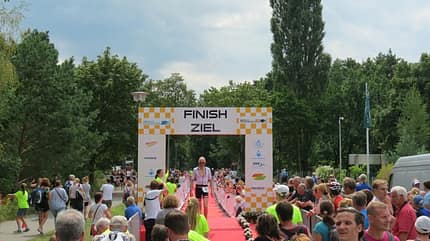 Im Ziel des Berlin Triathlon XL