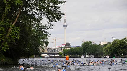Berlin Triathlon: Schwimmen in der Spree Berlin Triathlon: Schwimmen in der Spree
