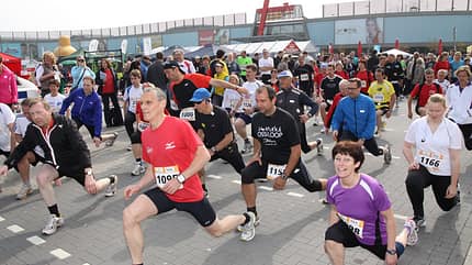 famila-Lauf Oldenburg: Gut gedehnt ist halb gewonnen. famila-Lauf Oldenburg: Gut gedehnt ist halb gewonnen.