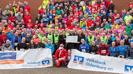 Gruppenfoto beim Aper Weihnachtsmützenlauf Gruppenfoto beim Aper Weihnachtsmützenlauf