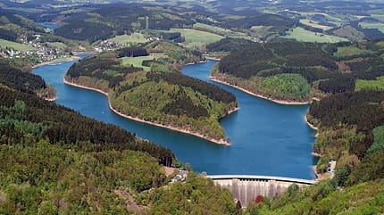 Die Aggertalsperre aus der Vogelperspektive Die Aggertalsperre aus der Vogelperspektive