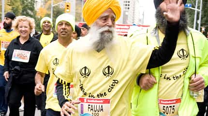 Fauja Singh (100) finisht Toronto-Marathon
