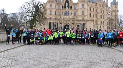 Schweriner Seentrail: Start vor dem Schweriner Schloss Schweriner Seentrail: Start vor dem Schweriner Schloss