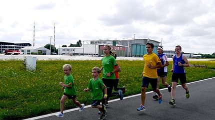 Erfurter Flughafenlauf: Unterwegs auf dem Erfurter Flughafen Erfurter Flughafenlauf: Unterwegs auf dem Erfurter Flughafen
