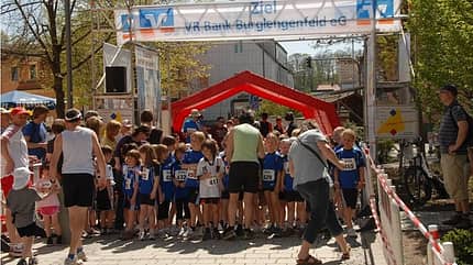 Naabtal-Lauf Teublitz: Kurz vor dem Start zum Bambinilauf