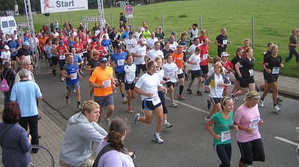Start zum Brückenlauf Rheidt-Hüchelhoven Start zum Brückenlauf Rheidt-Hüchelhoven