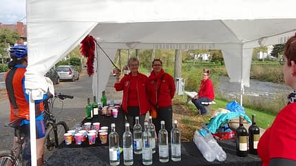 Rotwein-Walking-Ahr: Verpflegungsstand der Sportteufelchen