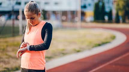 Tool Intervalltrainings-Rechner Frau Laufbahn Uhr Tempotraining ist die effektivste Trainingsmethode um schnell schneller zu werden.