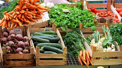 Gemüse auf einem Marktstand