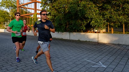 hella marathon nacht rostock Mit schnellem Schritt durch Rostock.