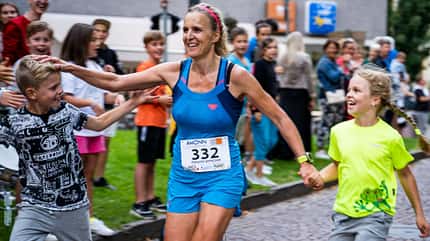 Zieleinlauf beim 3/4 Halbmarathon in Sand 3/4 Halbmarathon von Bruneck 2018
