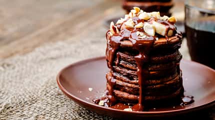 Schoko-Pancakes Banane Erdnussmus LC Ernährung 1-2019 Schoko-Pancakes