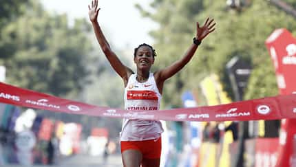 Yalemzerf Yehualaw bricht Halbmarathon-Weltrekord