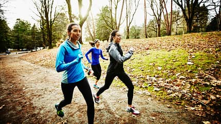 Basis-Training mit fünf 4-Wochen-Trainingsblöcken für Rennen von 5 Kilometern bis Marathon