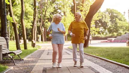 Altes Paar beim Joggen 