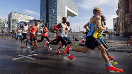 Läufer vor den Kranhäusern in Köln. Läufer vor den Kranhäusern in Köln.