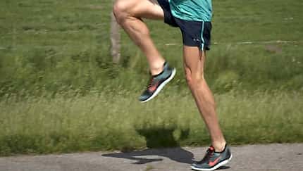 Laufschule – Kniehebelauf