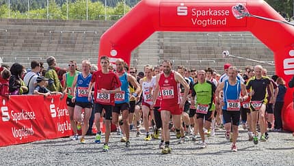 Start zum Halbmarathonrennen beim Vogtland-Lauf in Klingenthal