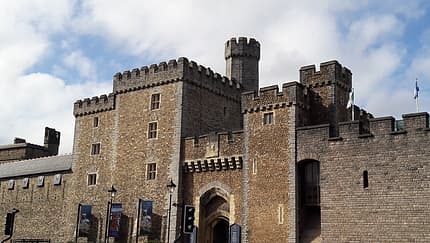 Der Cardiff-Halbmarathon startet am Cardiff Castle.