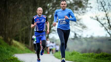 Läufer beim Lichtenwalder Halbmarathon