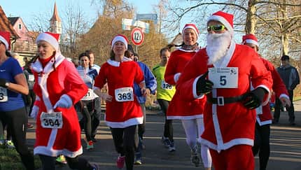 Ilsfelder Nikolauslauf: Laufen im Nikolausoutfit