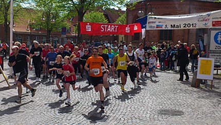 Internationaler Rapsblütenlauf um den Trammer See Plön 1