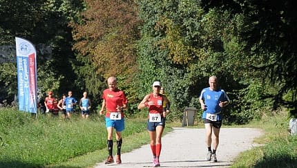 6-Stunden-Lauf München: Läufer im Park