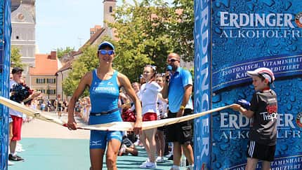 Stadttriathlon Erding: Eva Wutti beim Zieleinlauf