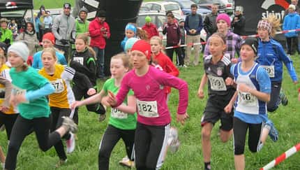 Frühjahrswaldlauf Simmerberg Start eines Schülerlaufs